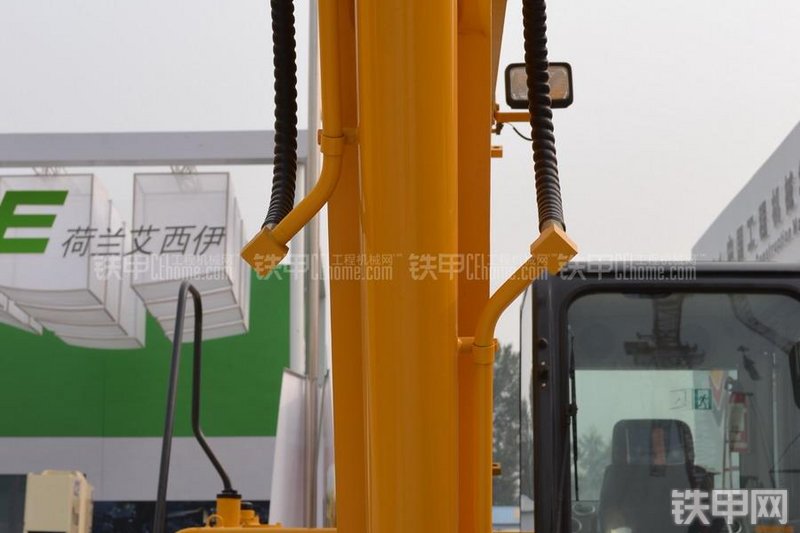 山重建机JCM907D挖掘机局部