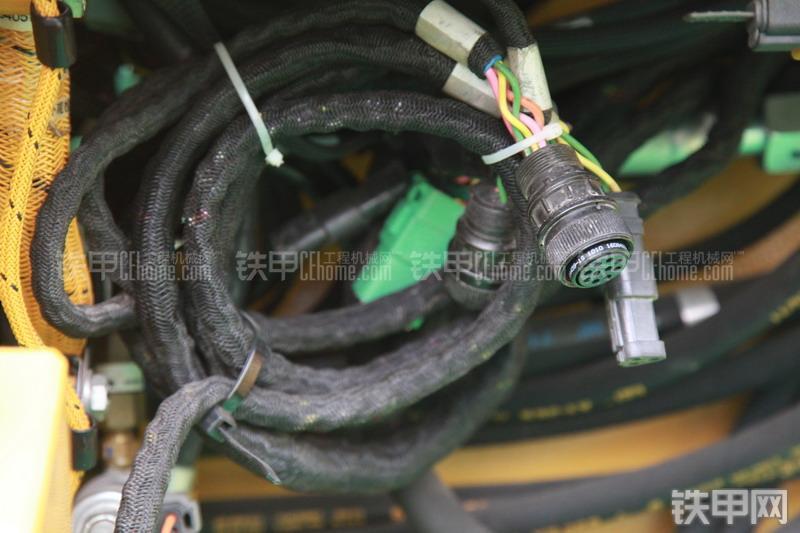 卡特彼勒140K平地机局部