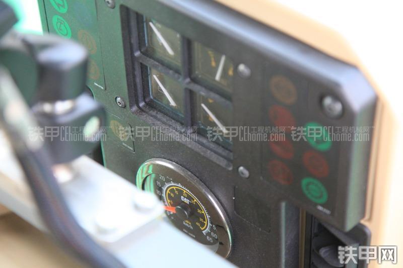 卡特彼勒140K平地机局部