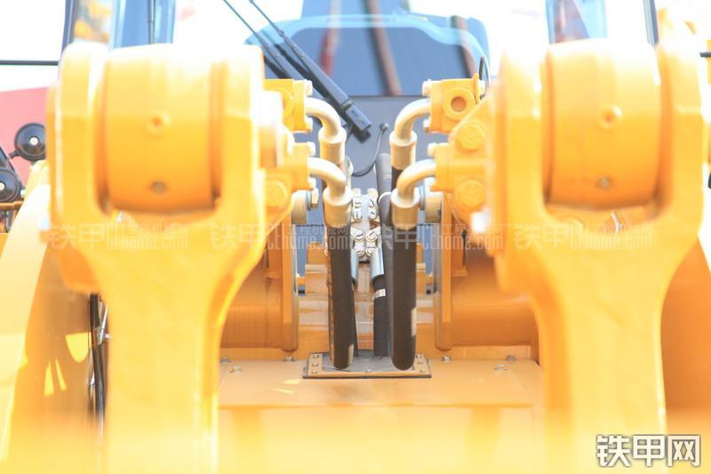 卡特彼勒980H装载机局部