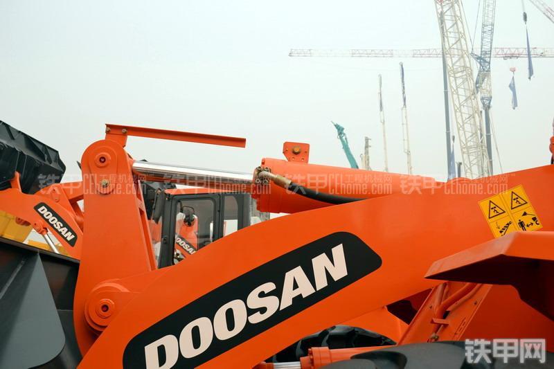 迪万伦DL505装载机整机外观