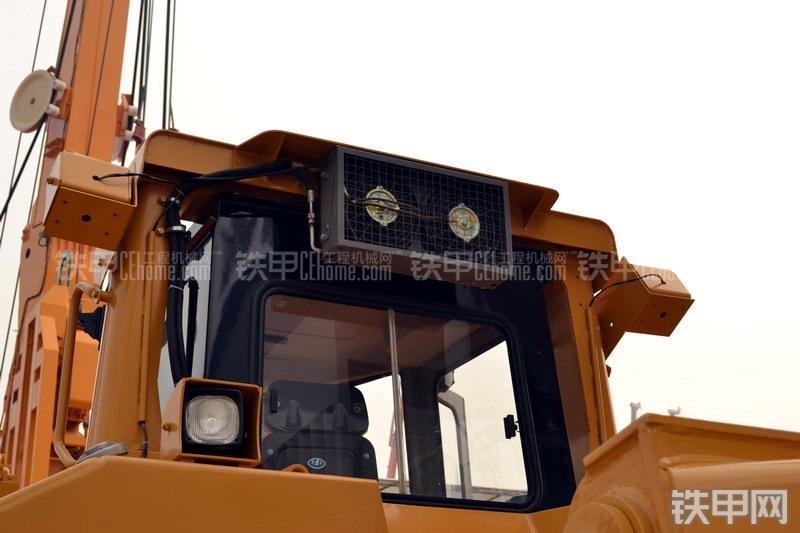 宣工SD8B高驱动推土机整机外观