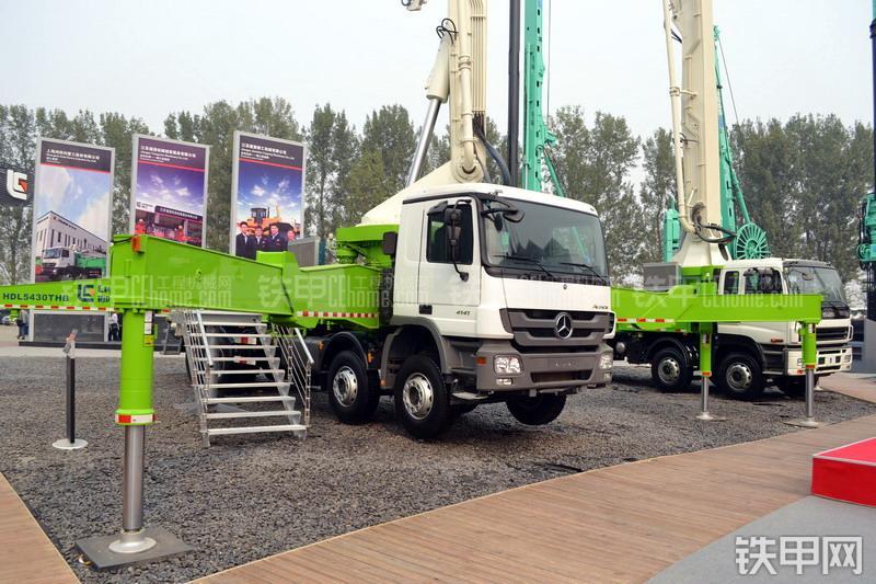 鸿得利HDL5430THB(奔驰)泵车整机外观