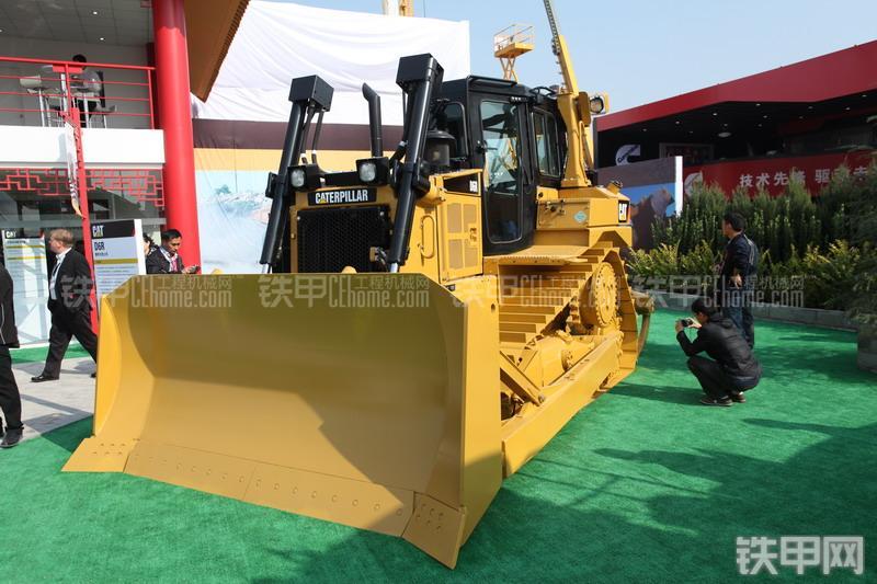 卡特彼勒D6R推土机整机外观
