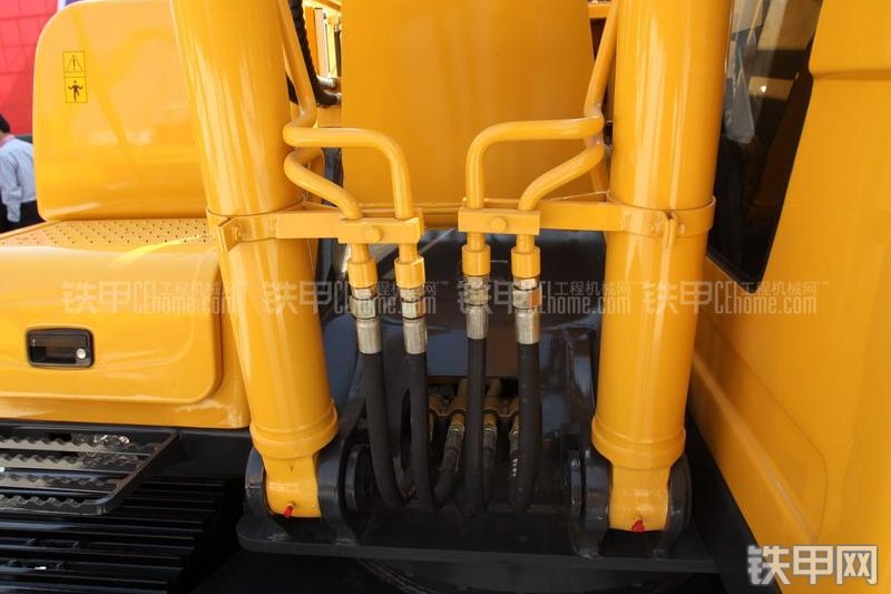 玉柴YC135-8抓木器整机外观