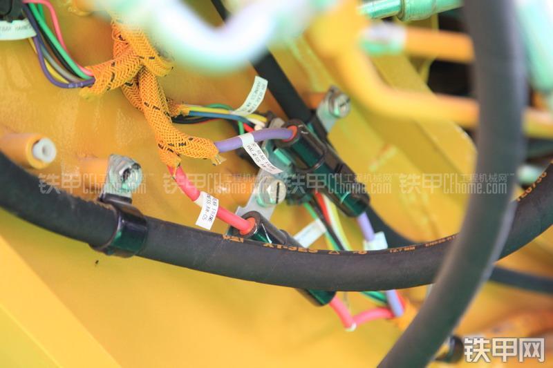 卡特彼勒140K平地机局部