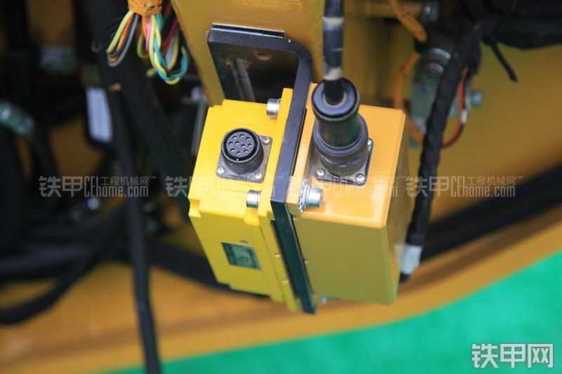 卡特彼勒140K平地机局部