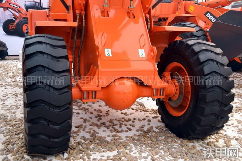 迪万伦DL303GOLD装载机整机外观