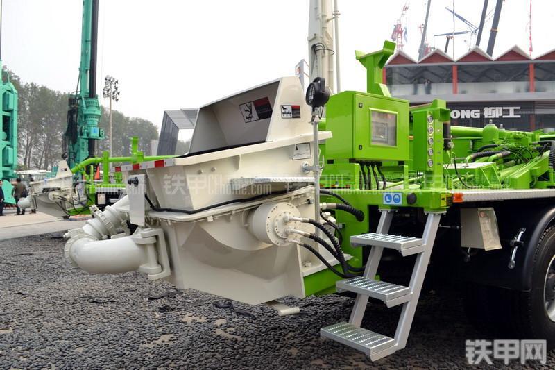 鸿得利HDL5430THB(奔驰)泵车整机外观