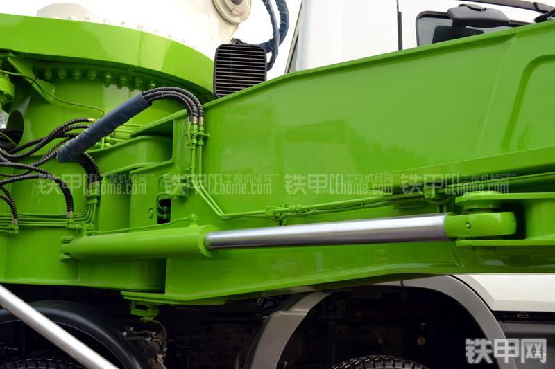 鸿得利HDL5430THB(奔驰)泵车整机外观