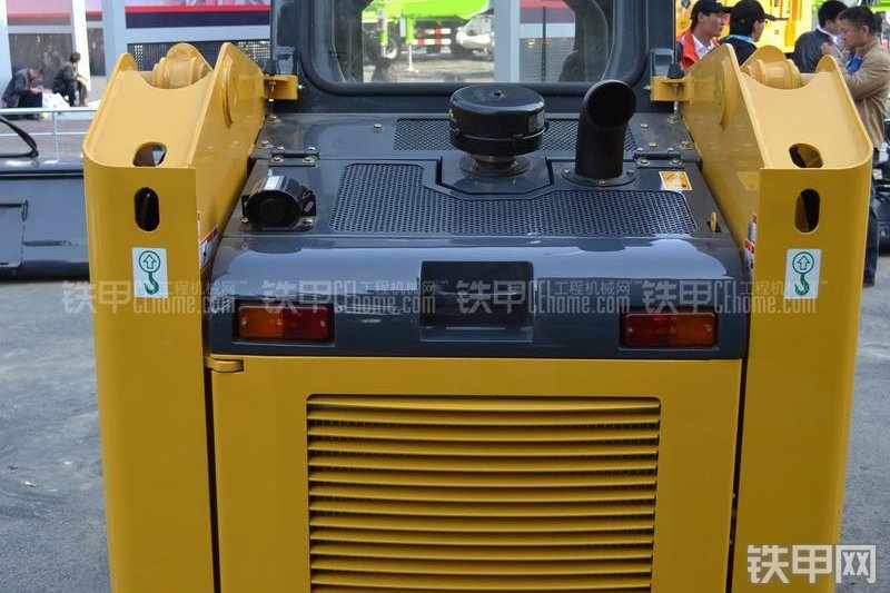 柳工CLG365A滑移装载机整机外观