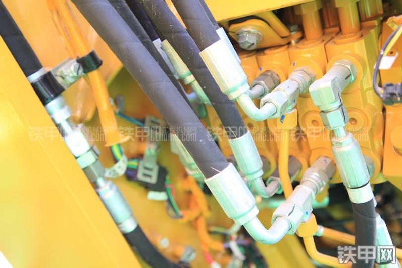 卡特彼勒140K平地机局部