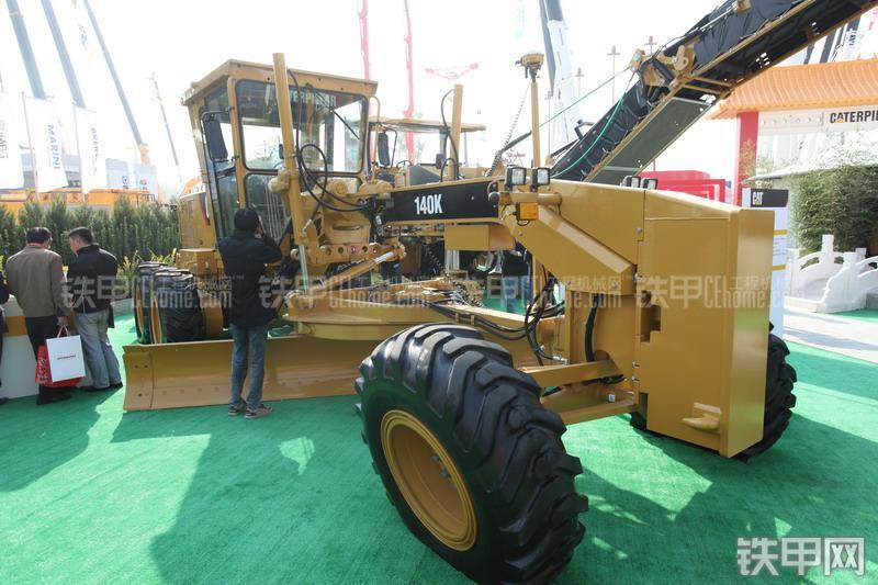 卡特彼勒140K平地机整机外观