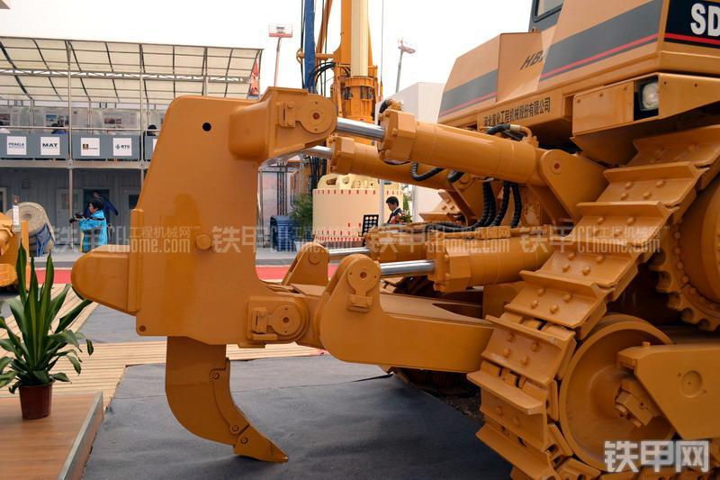 宣工SD9高驱动推土机局部