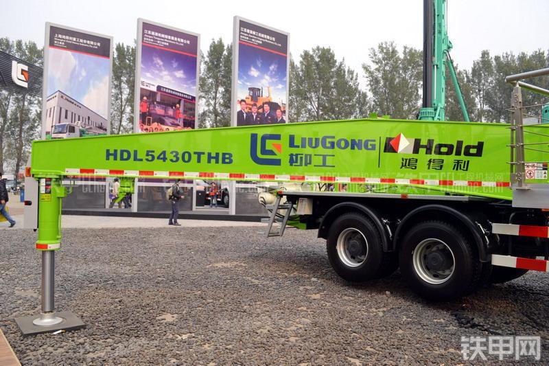 鸿得利HDL5430THB(奔驰)泵车整机外观