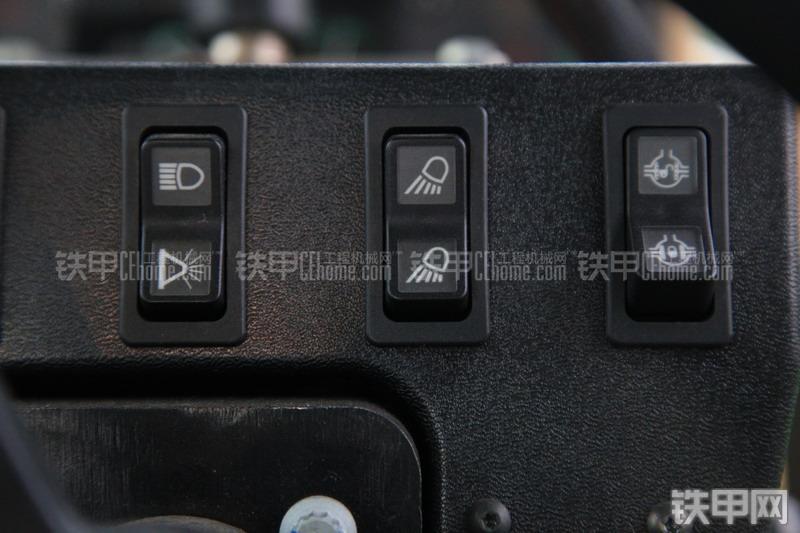 卡特彼勒140K平地机局部