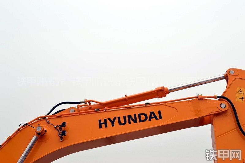 现代R385LC-9T挖掘机局部