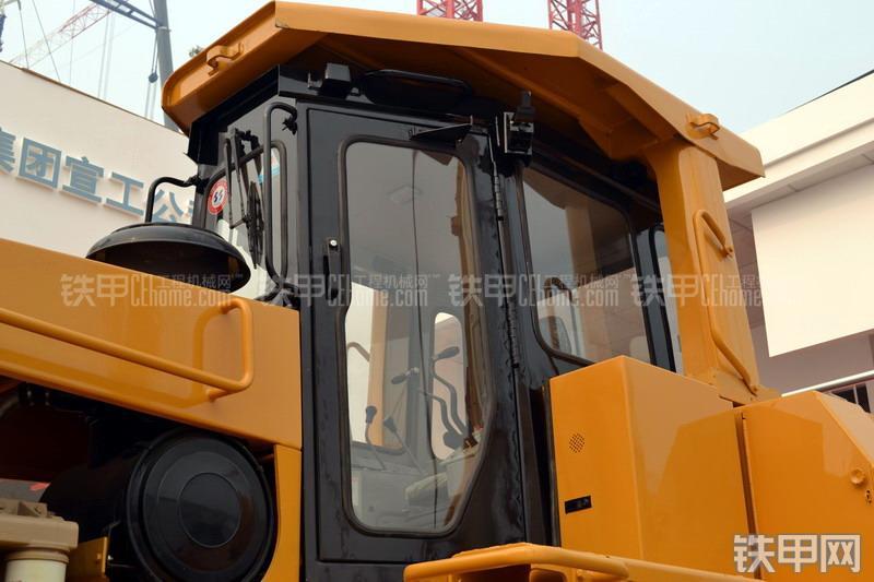 宣工SD9高驱动推土机局部