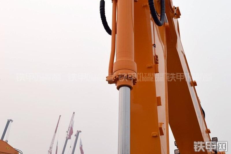 现代R385LC-9T挖掘机局部