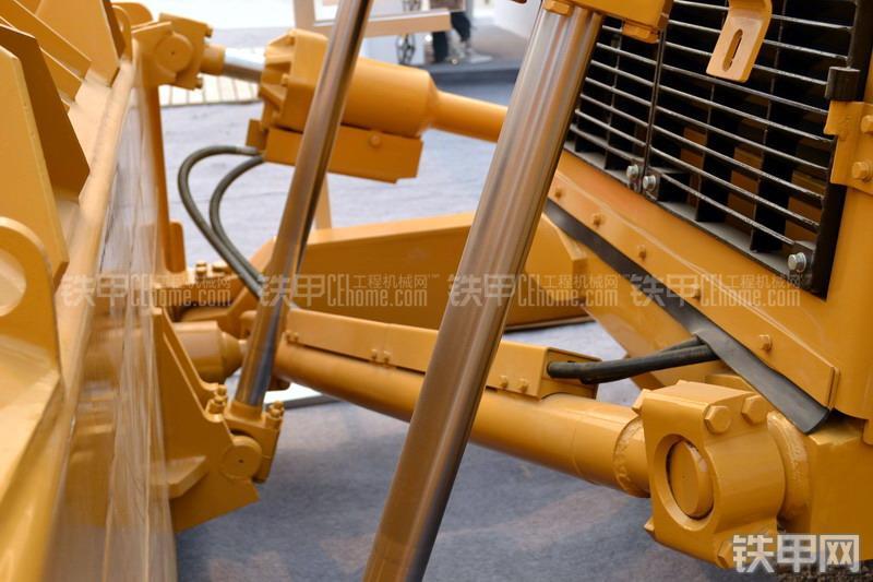 宣工SD7G高驱动型推土机整机外观