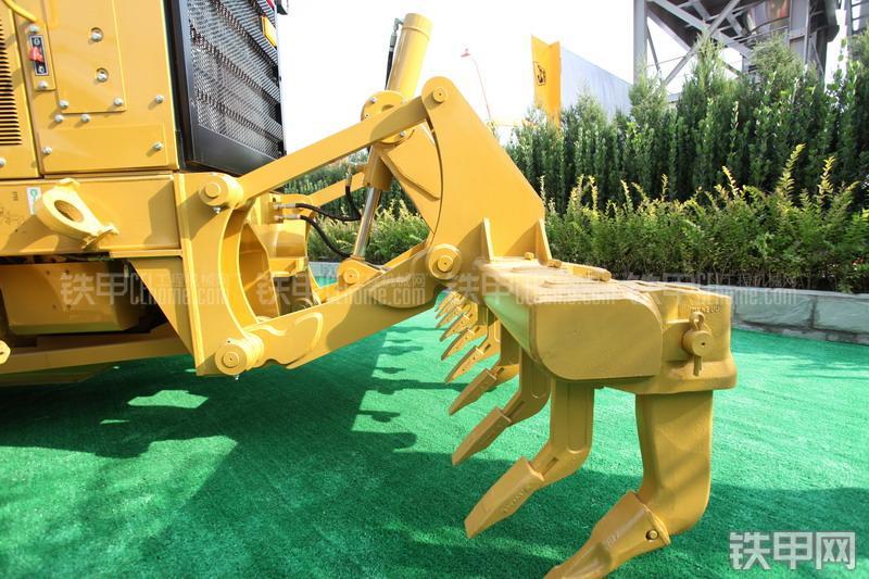 卡特彼勒140K平地机局部