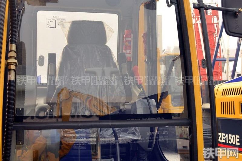 中联重科ZE60E-1挖掘机局部