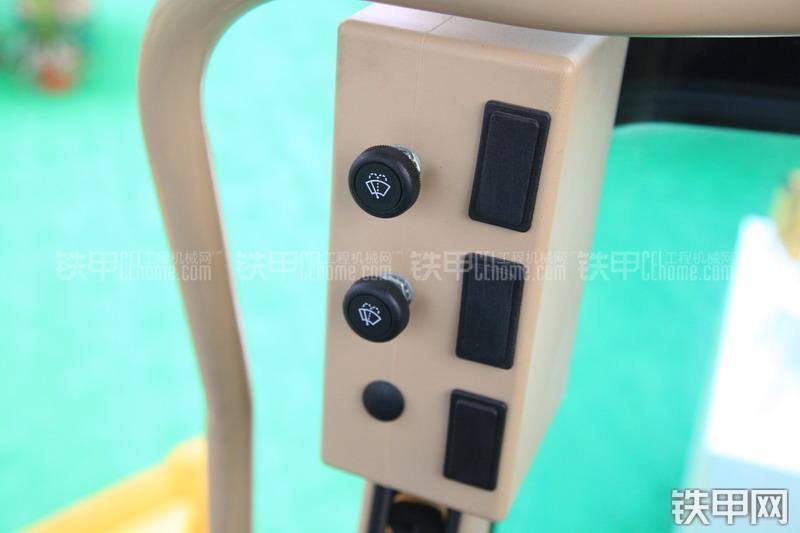 卡特彼勒140K平地机局部