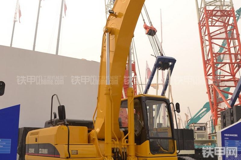 中联重科ZE360E挖掘机整机外观