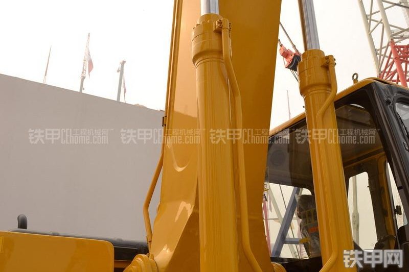 中联重科ZE360E挖掘机局部