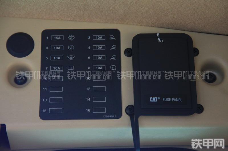 卡特彼勒140K平地机局部