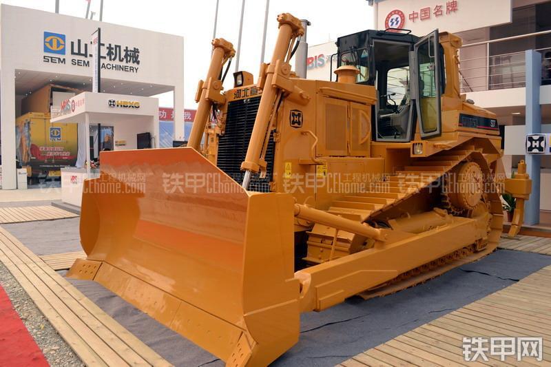 宣工SD7G高驱动型推土机整机外观