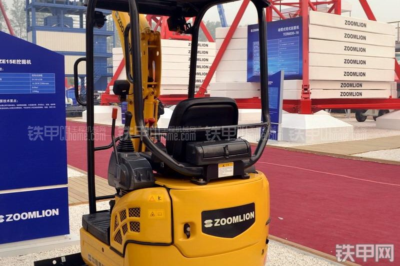 中联重科ZE15E挖掘机整机外观