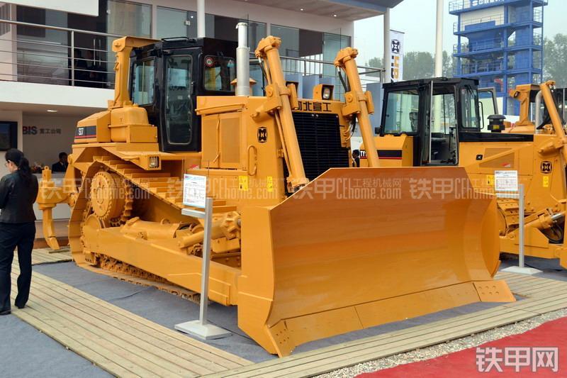 宣工SD7G高驱动型推土机整机外观