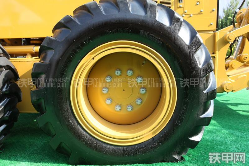 卡特彼勒140K平地机局部