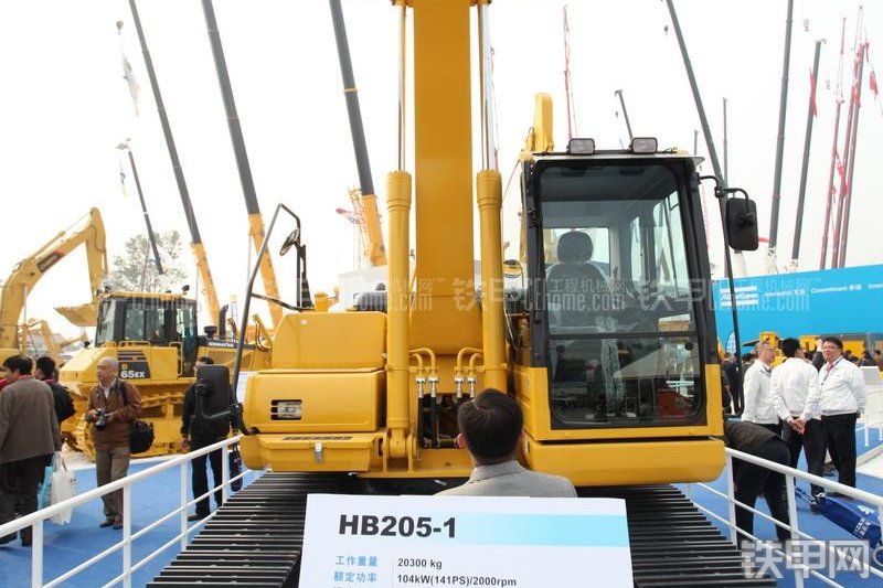 小松HB205-1挖掘机整机外观