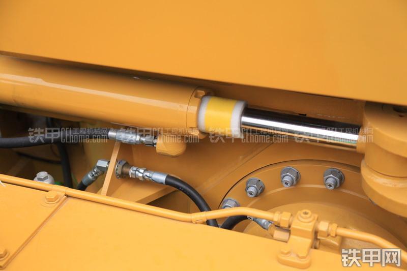 卡特彼勒140K平地机局部