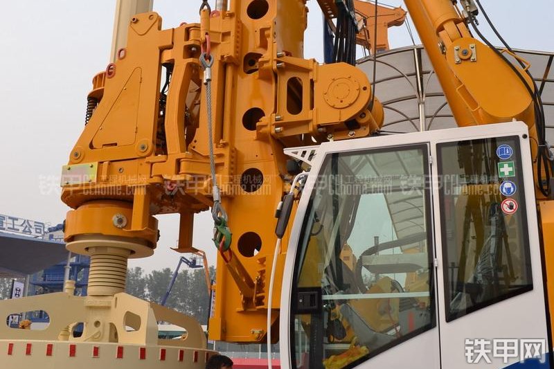 宝峨BG30（BS80BB主机）旋挖钻整机外观