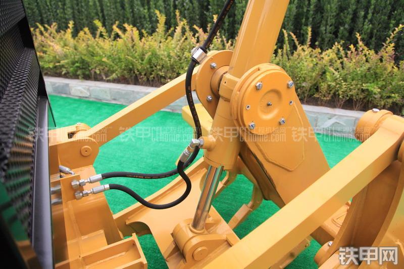 卡特彼勒140K平地机局部