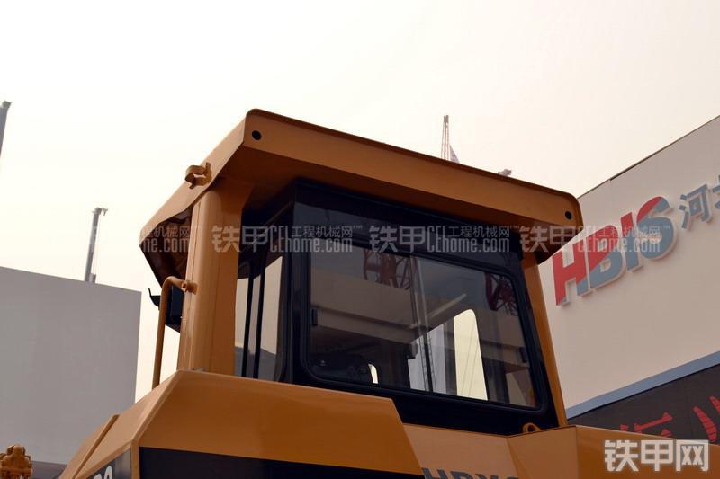 宣工SD9高驱动推土机局部