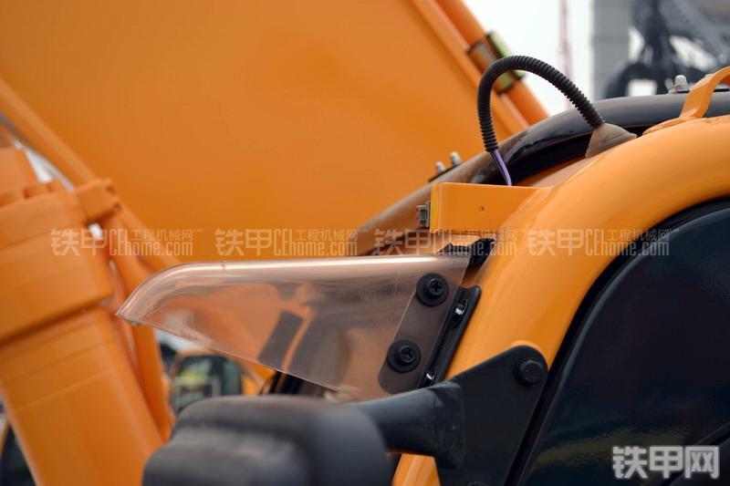 现代R385LC-9T挖掘机局部