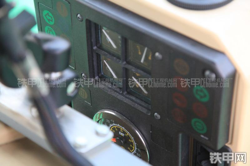 卡特彼勒140K平地机局部