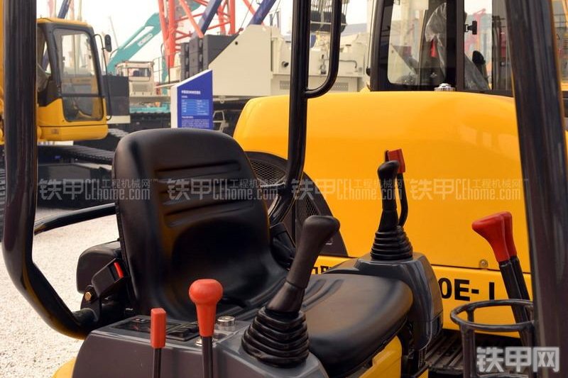 中联重科ZE15E挖掘机整机外观