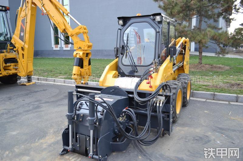 柳工CLG365A滑移装载机整机外观