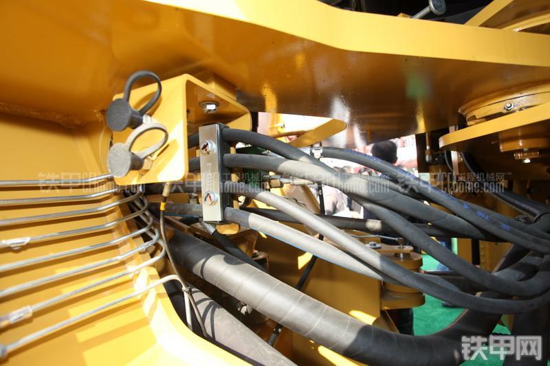 卡特彼勒980H装载机局部