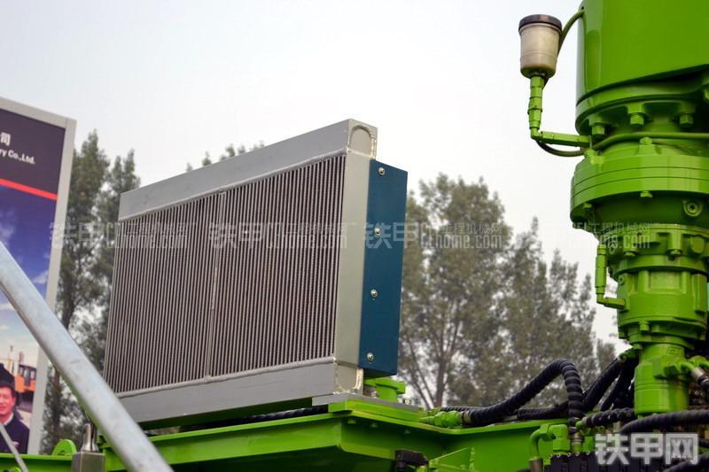 鸿得利HDL5430THB(奔驰)泵车整机外观