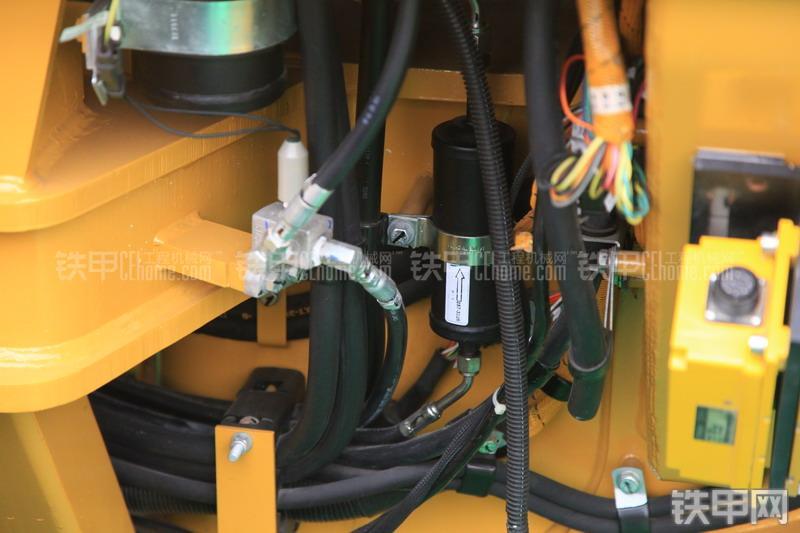 卡特彼勒140K平地机局部