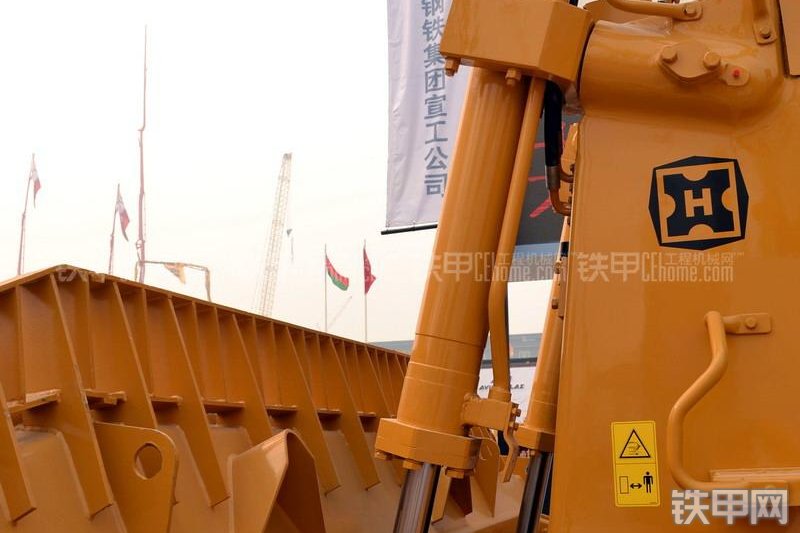 宣工SD9高驱动推土机局部