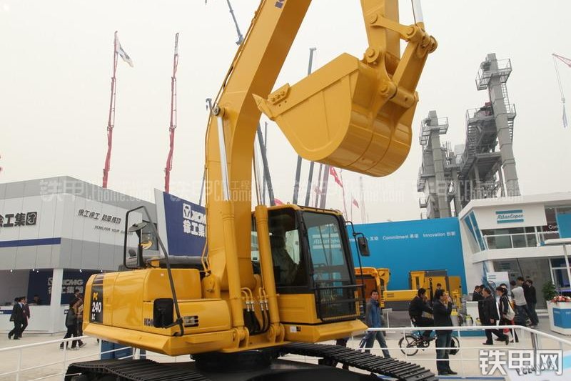 小松PC240LC-8挖掘机整机外观