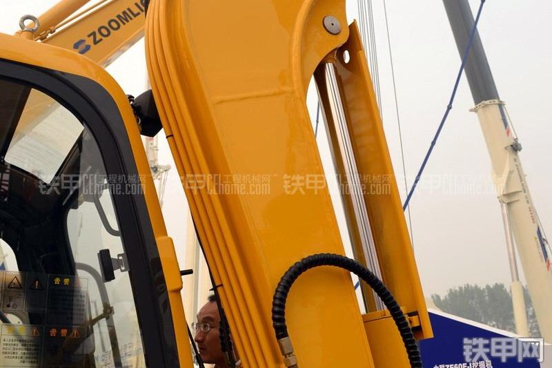 中联重科ZE60E-1挖掘机局部