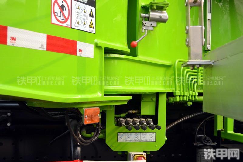 鸿得利HDL5430THB(奔驰)泵车整机外观